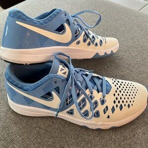 NIKE UNC Trainers